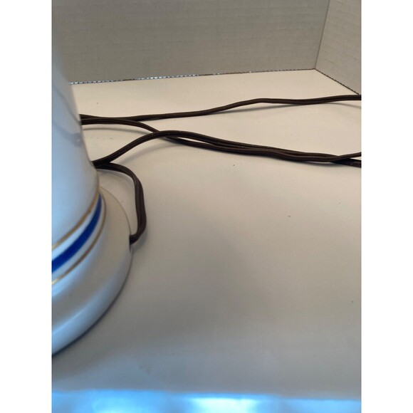 Vintage 1970's Blue Floral Lamp complete with shade excellent Country Cabin - Picture 3 of 8